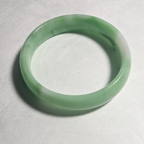 Green Jade Bangle - Picture 6 of 11